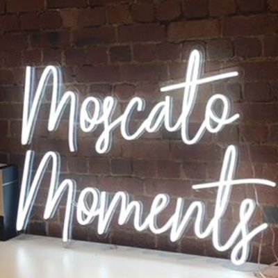 Moscato Moments Bar Light