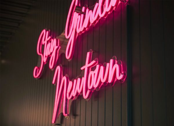 Neon Wall Mounting Kit