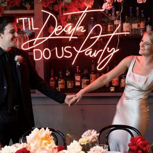 Til Death do us Party LED neon sign as the photo wall for a wedding - made by @CustomNeon for @weddingsatkittyhawk @cupidandcostudios