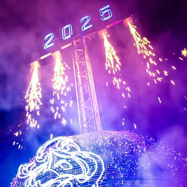 Studio 54 waterproof Custom Neon® sign at the entrance to an outdoor corporate party organised by @ultimo_catering