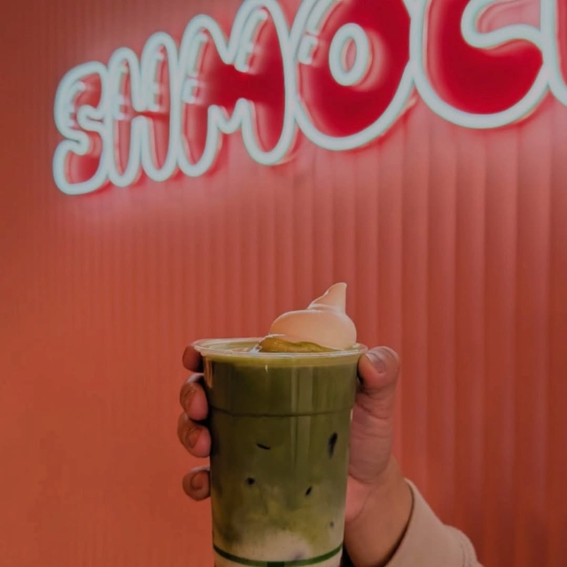 White and UV print bakery logo sign by Custom Neon® @shmochibyshibui