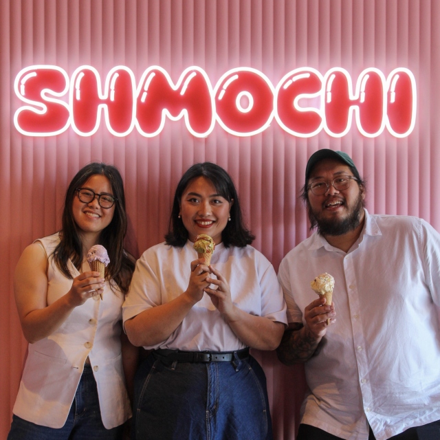 White and UV print bakery logo sign by Custom Neon® @shmochibyshibui