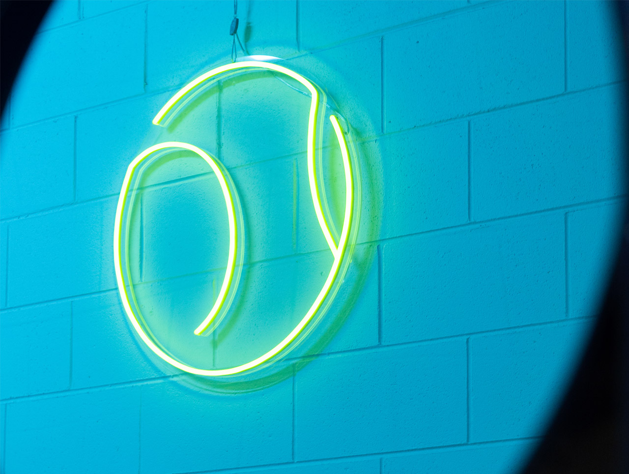 Custom Neon® yellow tennis ball sign for tennis.com.au @australianopen