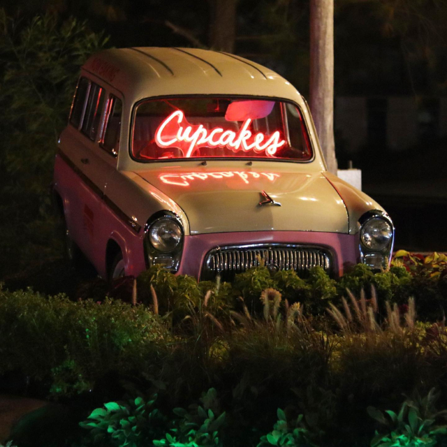 Red Custom Neon® bakery word sign @bobbybakehousedural