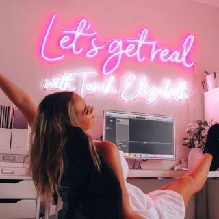 Social media star neon sign @tarahelizabeth_ made by Custom Neon® 