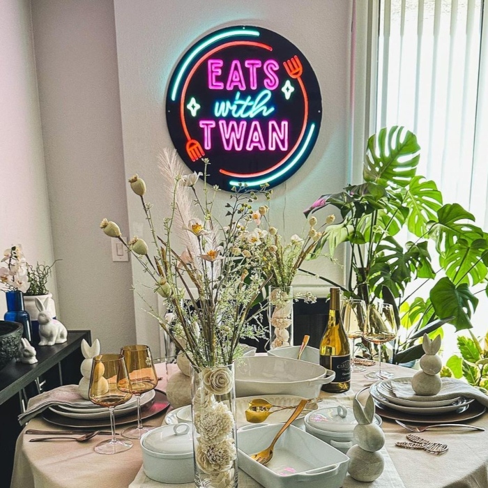 Custom Neon® Logo for Youtube creator @eatswithtwan