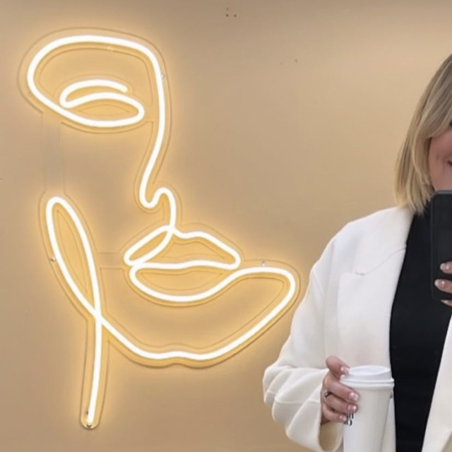 Bespoke Brow bar wall art by Custom Neon® @thebrowandbodybar