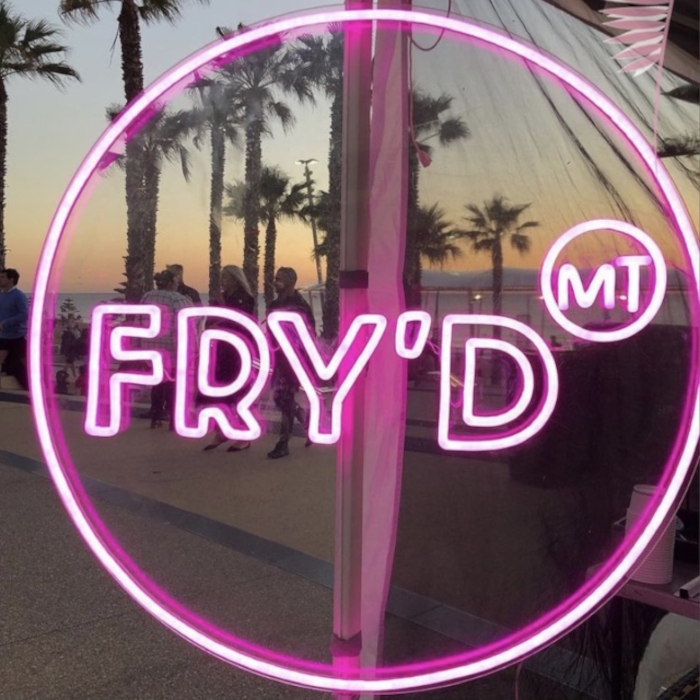 Pink storefront window display by Custom Neon® @frydmt