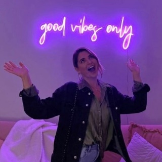 Custom Neon® pink Good Vibes Only sign on living room wall @jordykuriata