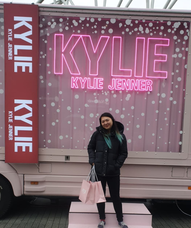 Custom Neon® pink logo @kyliejenner for brand activation by @we_are_hyperactive