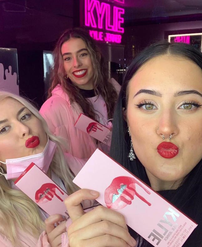 Custom Neon® pink logo @kyliejenner for brand activation by @we_are_hyperactive