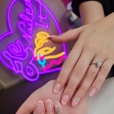 Multicoloured nail salon logo sign by Custom Neon® @le_nailedit