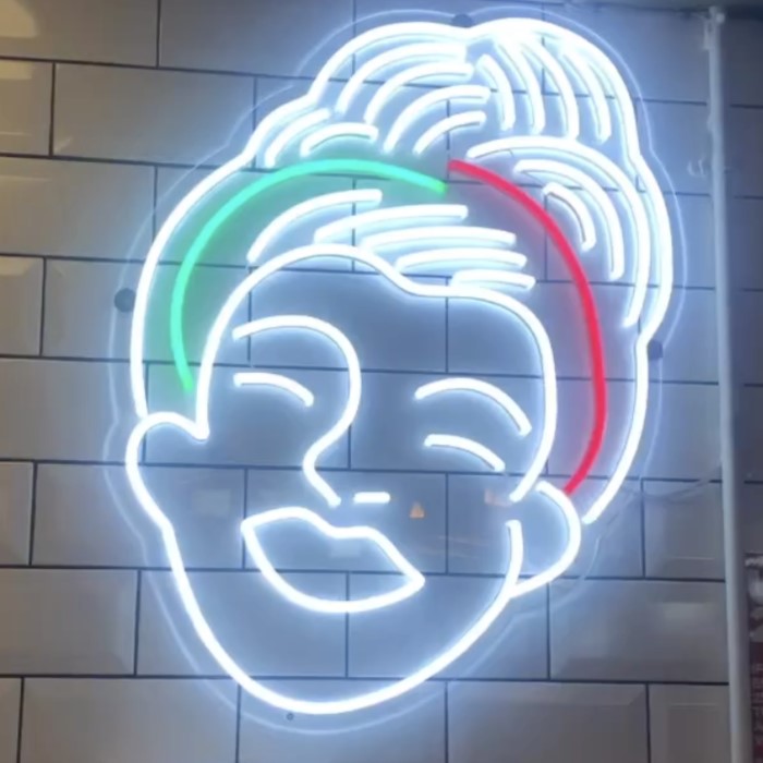 Custom Neon® @mammamiapastaldn logo sign @mktplce.uk