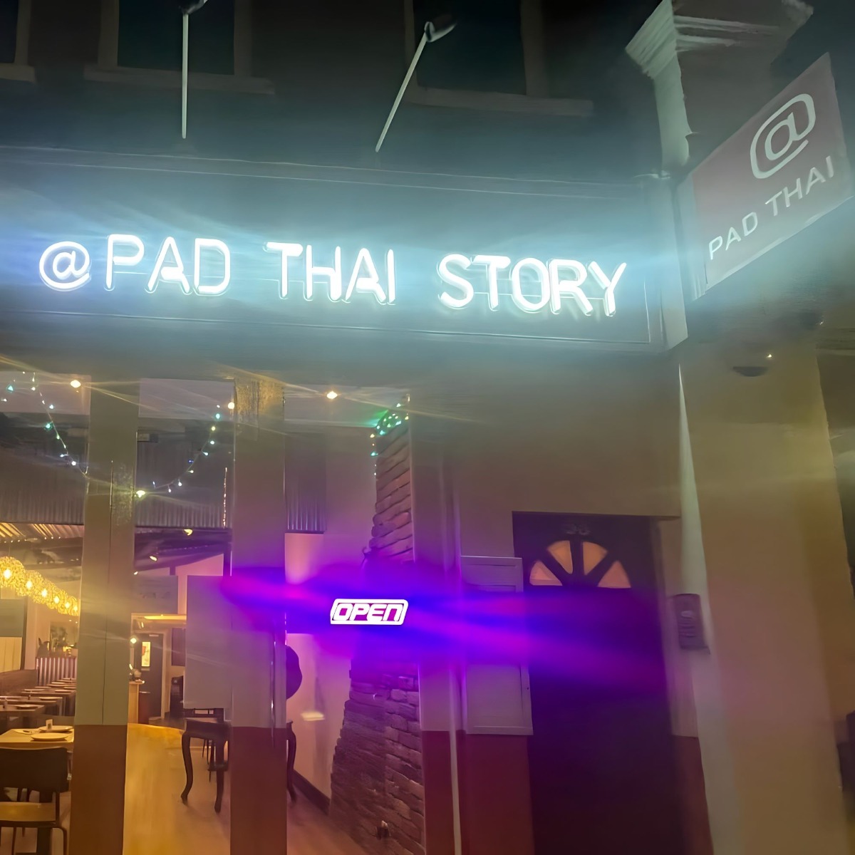 Custom Neon® outdoor restaurant signage @padthaistory