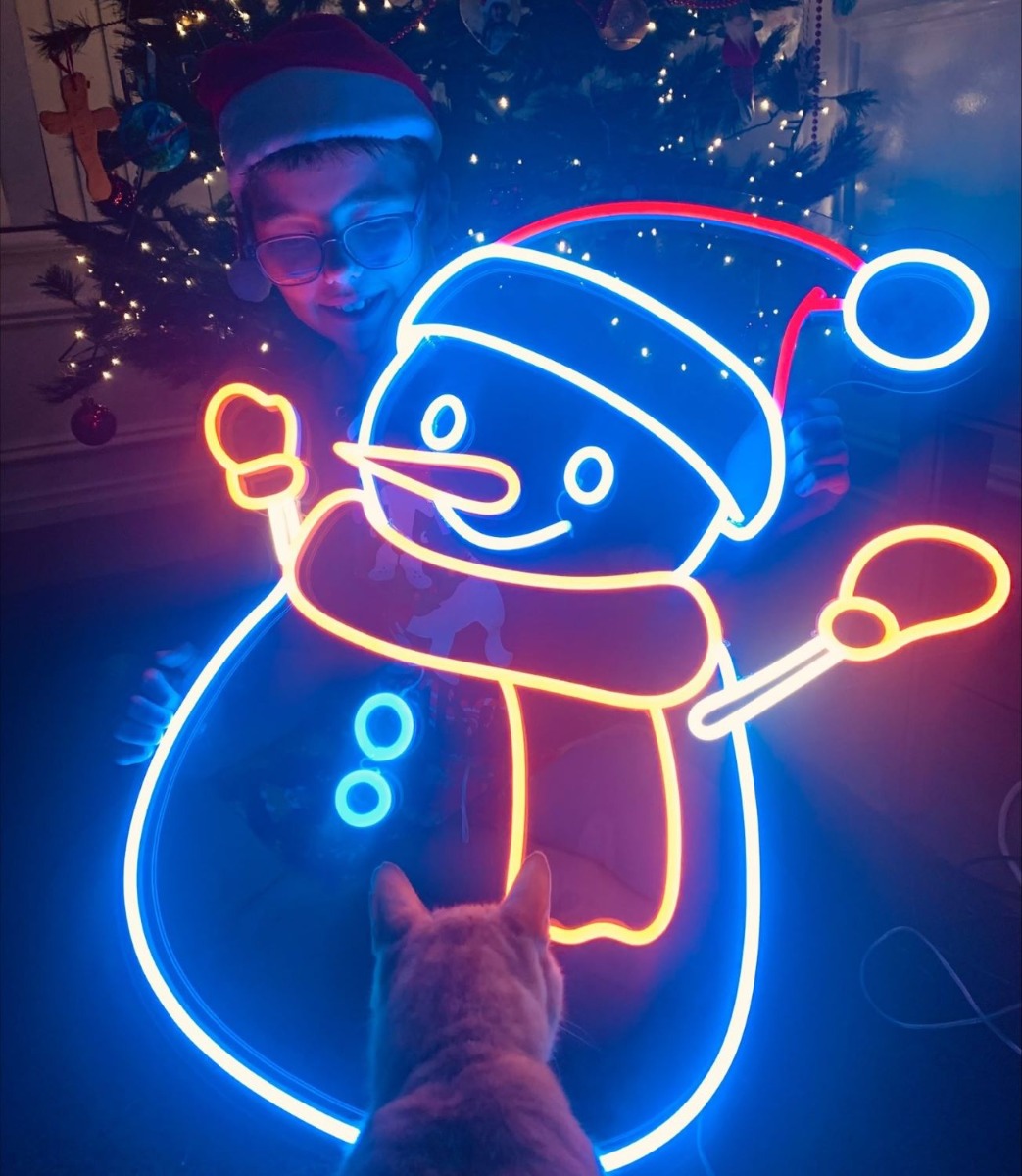 Custom Neon® snowman LED neon artwork