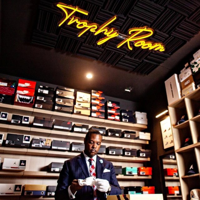 Custom Neon® yellow ceiling mounted sign @pendulum_kc_