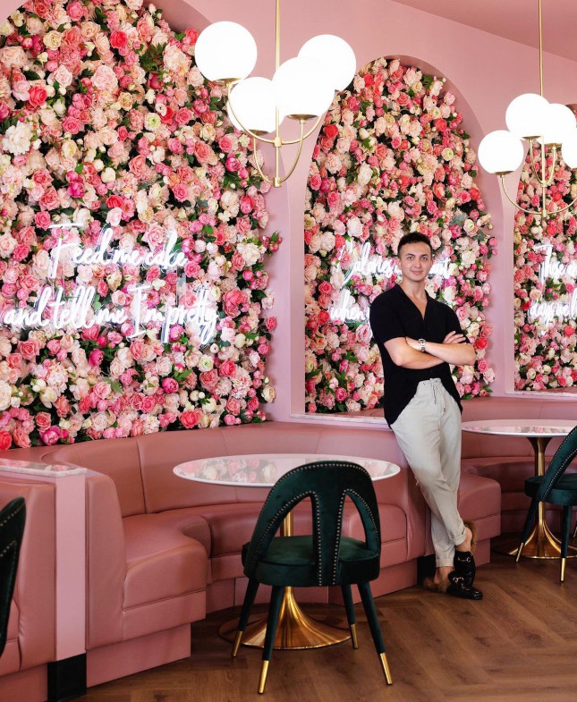 Custom Neon® white quote signs @plateddreamscafe